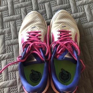 Brook’s Ravenna 8. (Size 9.5)